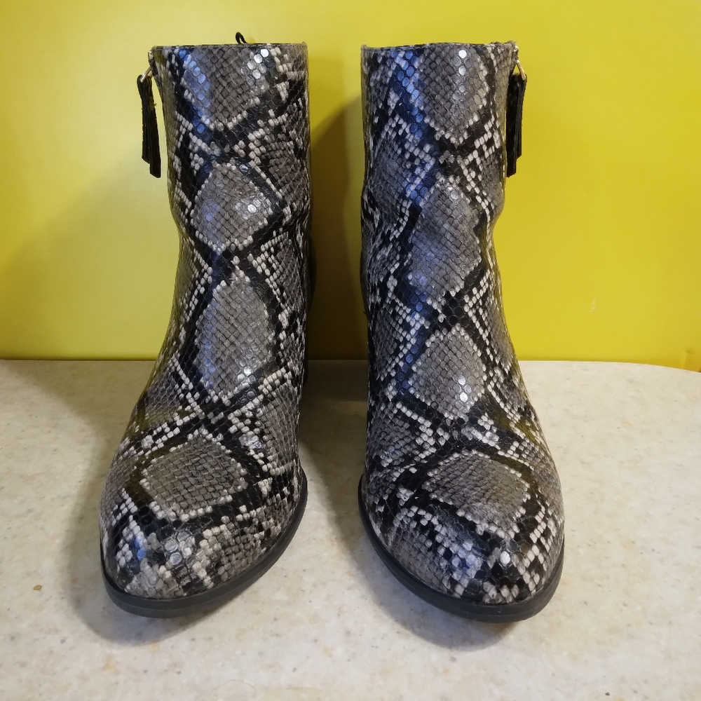 Old Navy Faux Snakeskin Chunky Heel Booties, Women- size 8